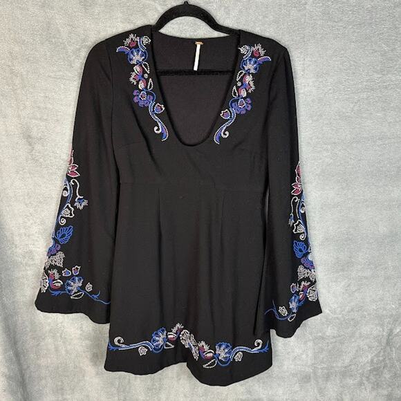 Free People Dresses & Skirts - Free People Dress Womens Small Black Embroidered Bell Sleeve Retro Boho Hippie